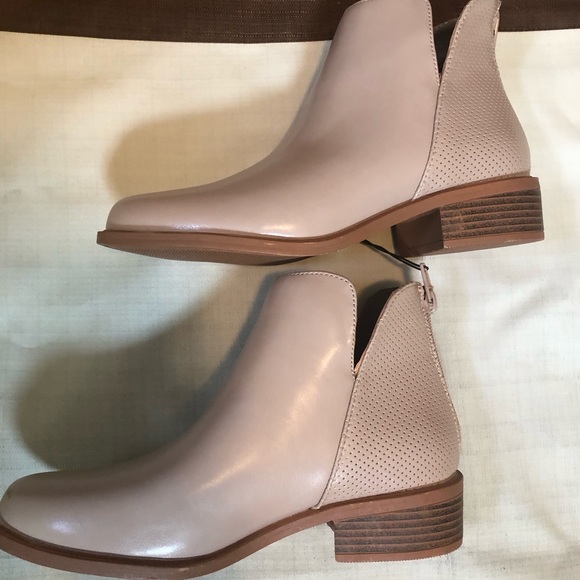 Serra Bootie Buy NOW neutral size 7 - Picture 2 of 3